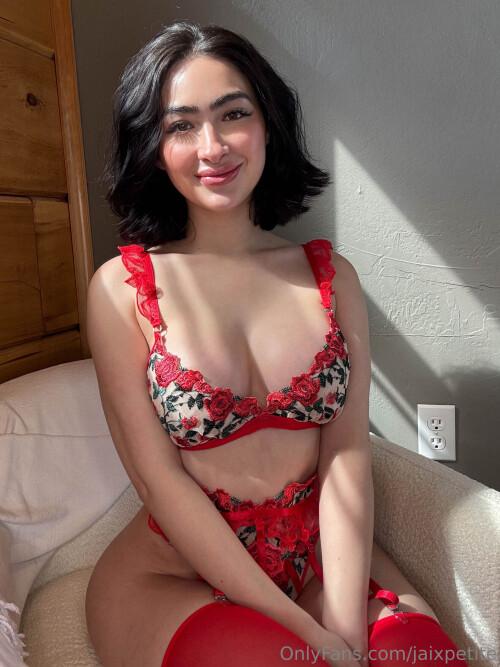 Jaixpetitexox Instagram girl