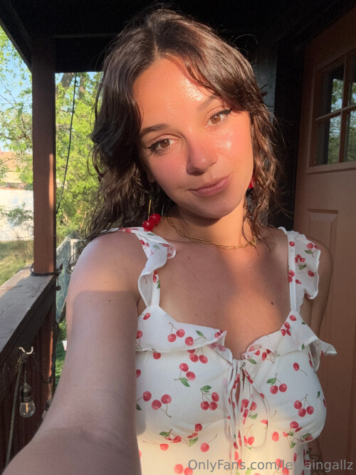 Leylaingallsleylaingallz — Instagram girl nude model