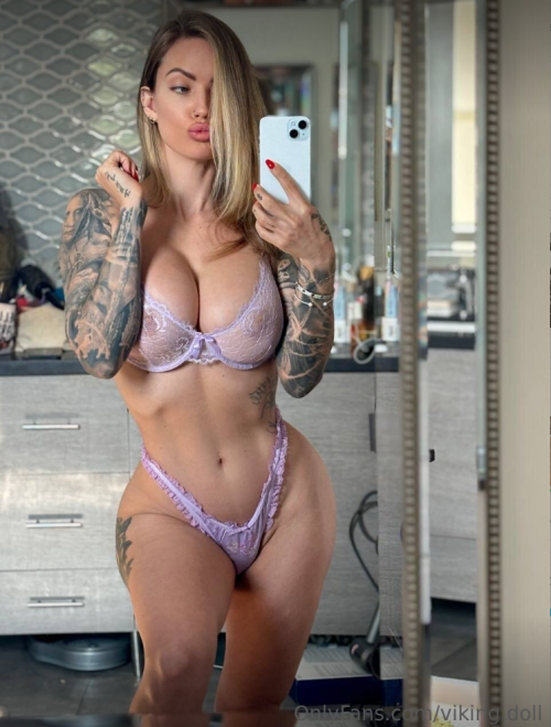 Vikingbarbie Instagram girl