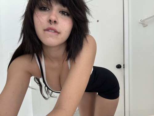 Vivi Xp — Instagram girl nude model
