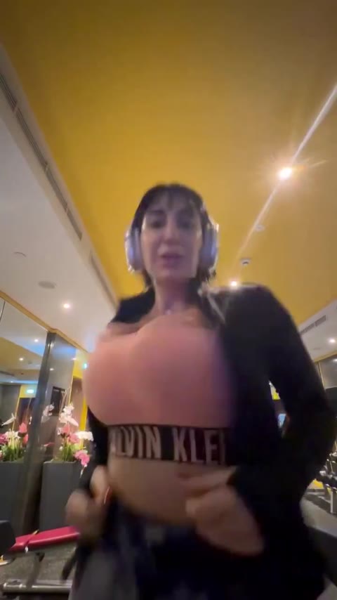 Andreeairimescu nude Instagram photo 3 — @andreeairimescu leaked